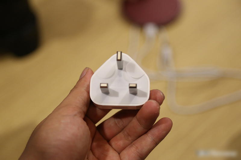 Mở hộp iPhone X 256GB vừa về Việt Nam: giá xấp xỉ 60 triệu đồng